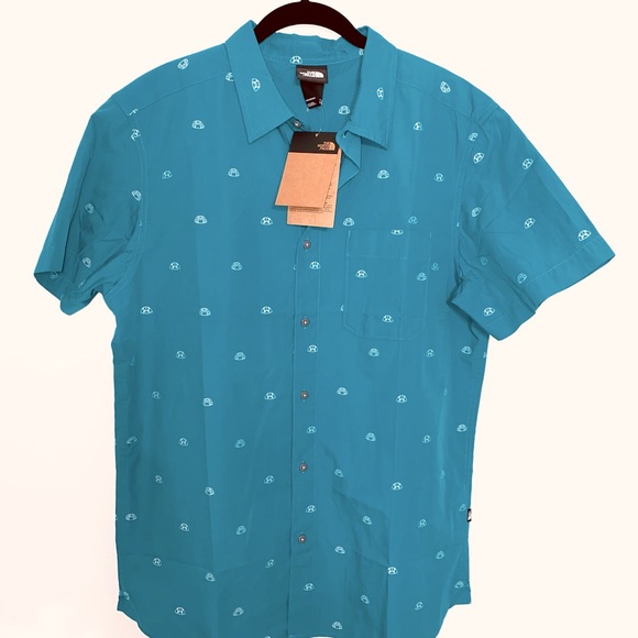 The North Face Short Sleeve Button-up Shirt - Picture 2 of 3